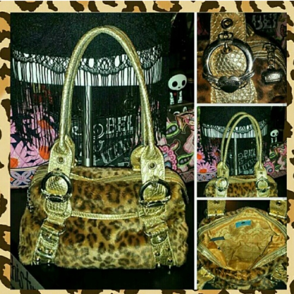 Message me if you have these Kathy van zeeland purses